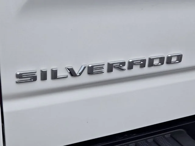 Used 2025 Summit White Chevrolet LT image 18