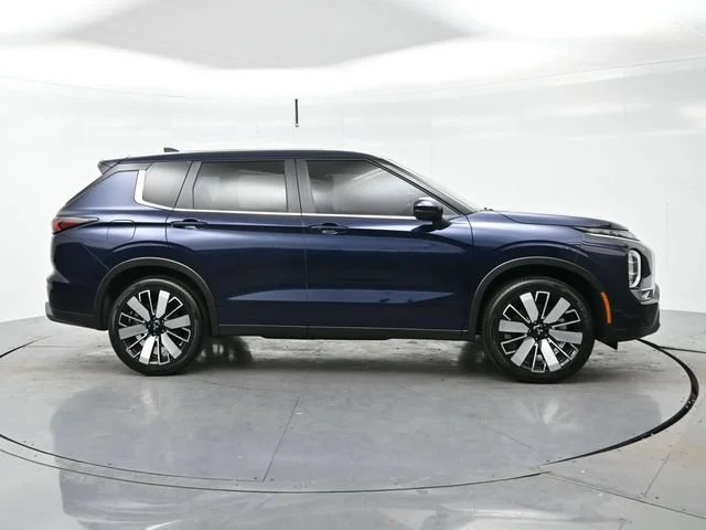 Used 2025 Cosmic Blue Met Mitsubishi SE image 8