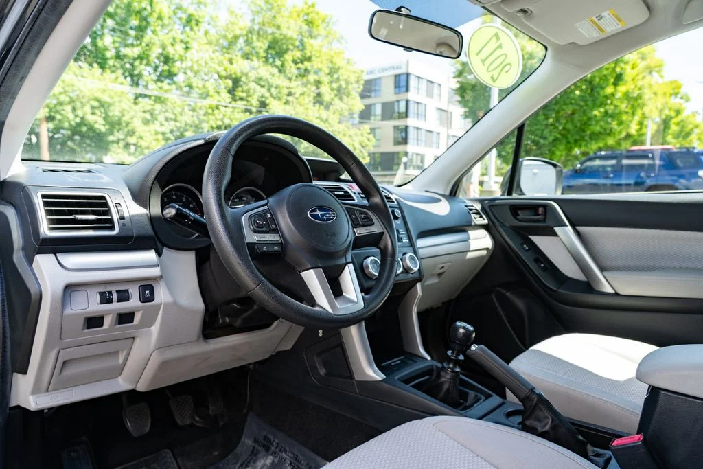Used 2017 Gray Subaru 2.5i image 21