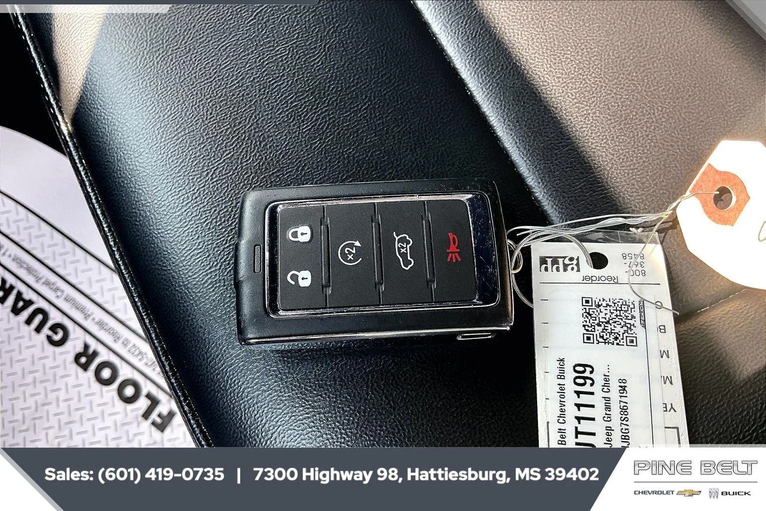 Used 2025 Diamond Black Crystal Pearlcoat Jeep Limited image 9