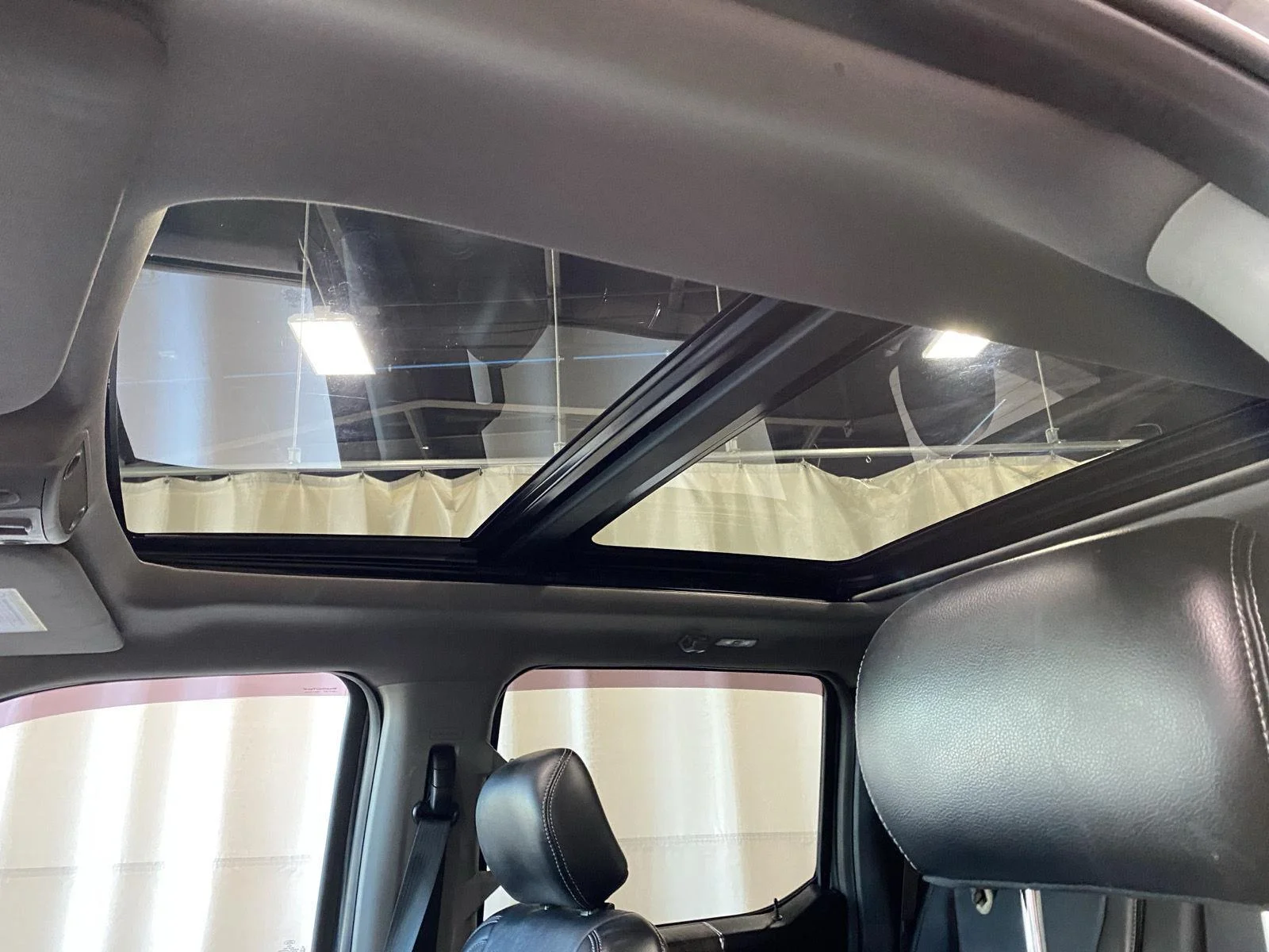 Used 2019 Magnetic Ford LARIAT image 2