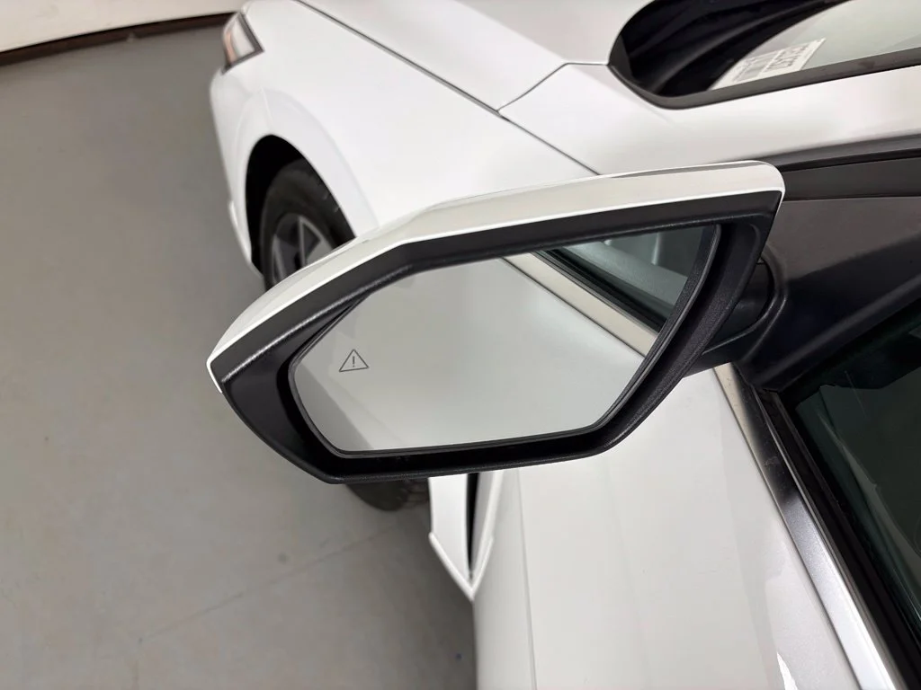 Used 2024 White Hyundai SEL image 13