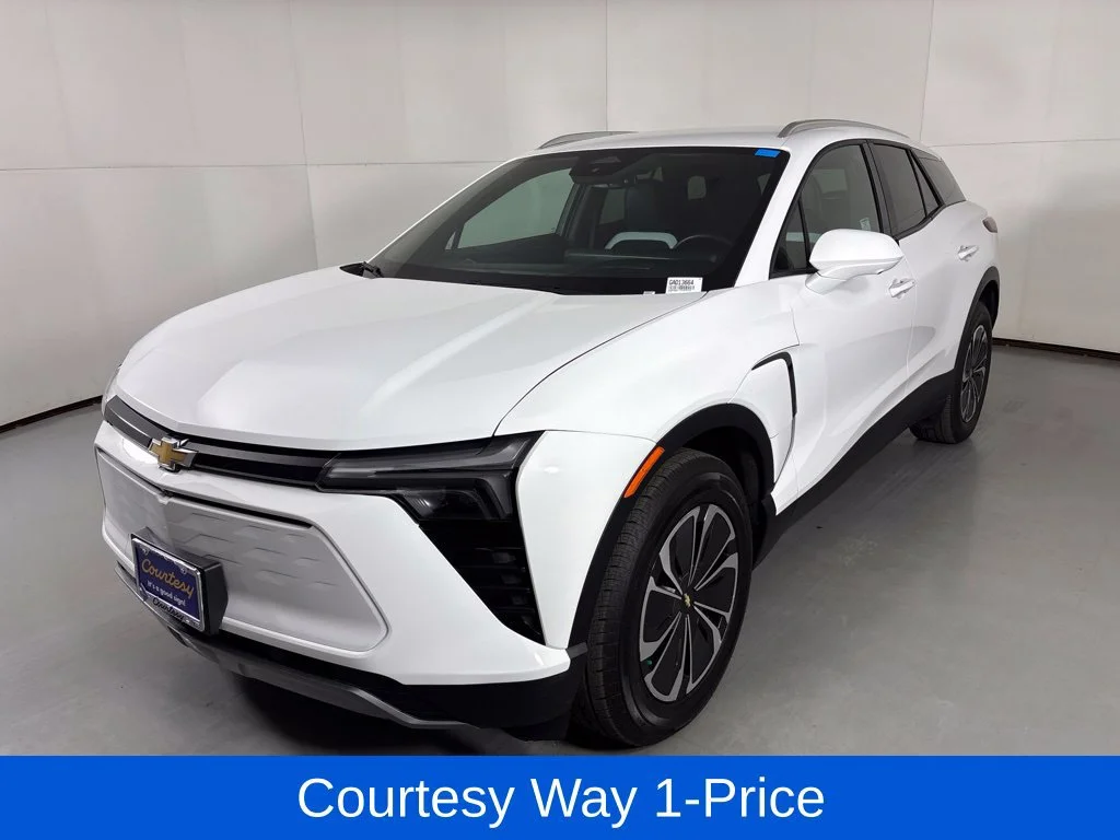 Used 2024 Summit White Chevrolet LT image 5
