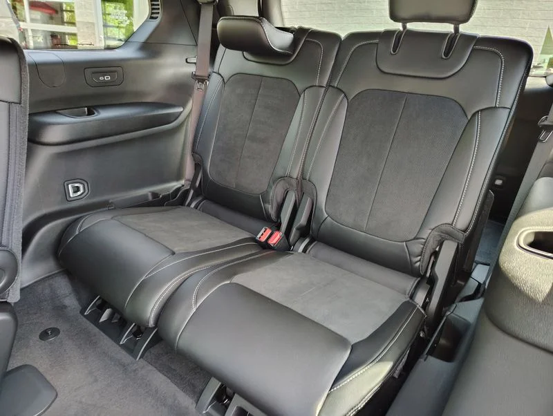 Used 2025 White Jeep Altitude X image 17