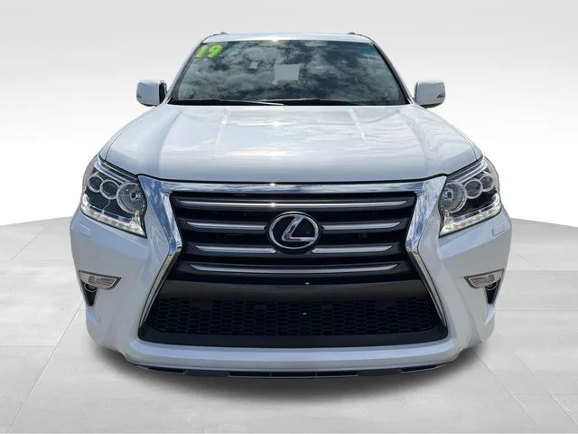Used 2019  Lexus 460 image 2