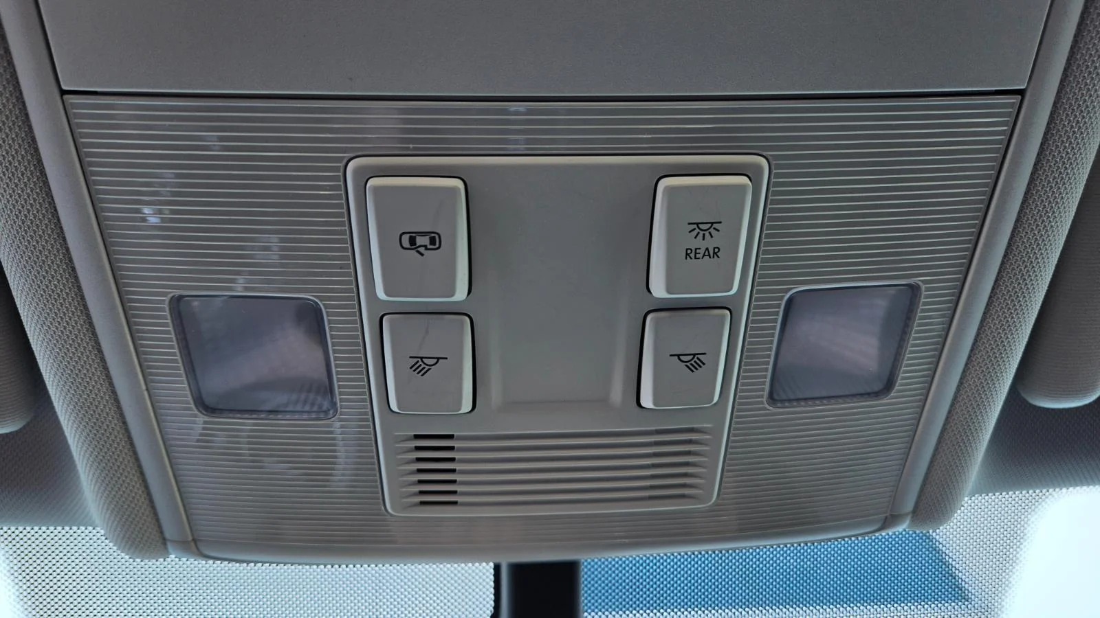 Used 2019 Silk Blue Metallic Volkswagen S image 43