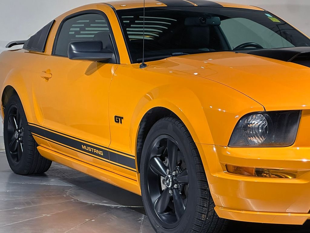 Used 2007 Orange Ford  image 19