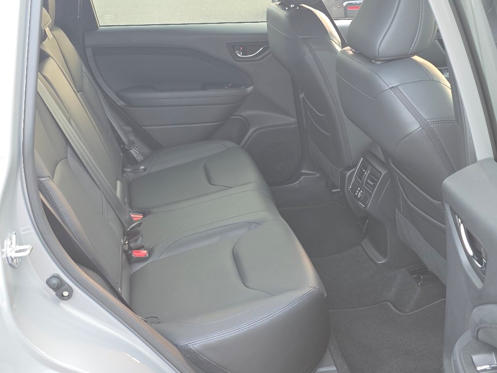 Used 2025 River Rock Pearl Subaru Limited image 24