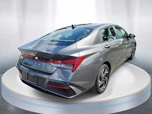 2025 Hyundai Elantra SEL - Photo 4