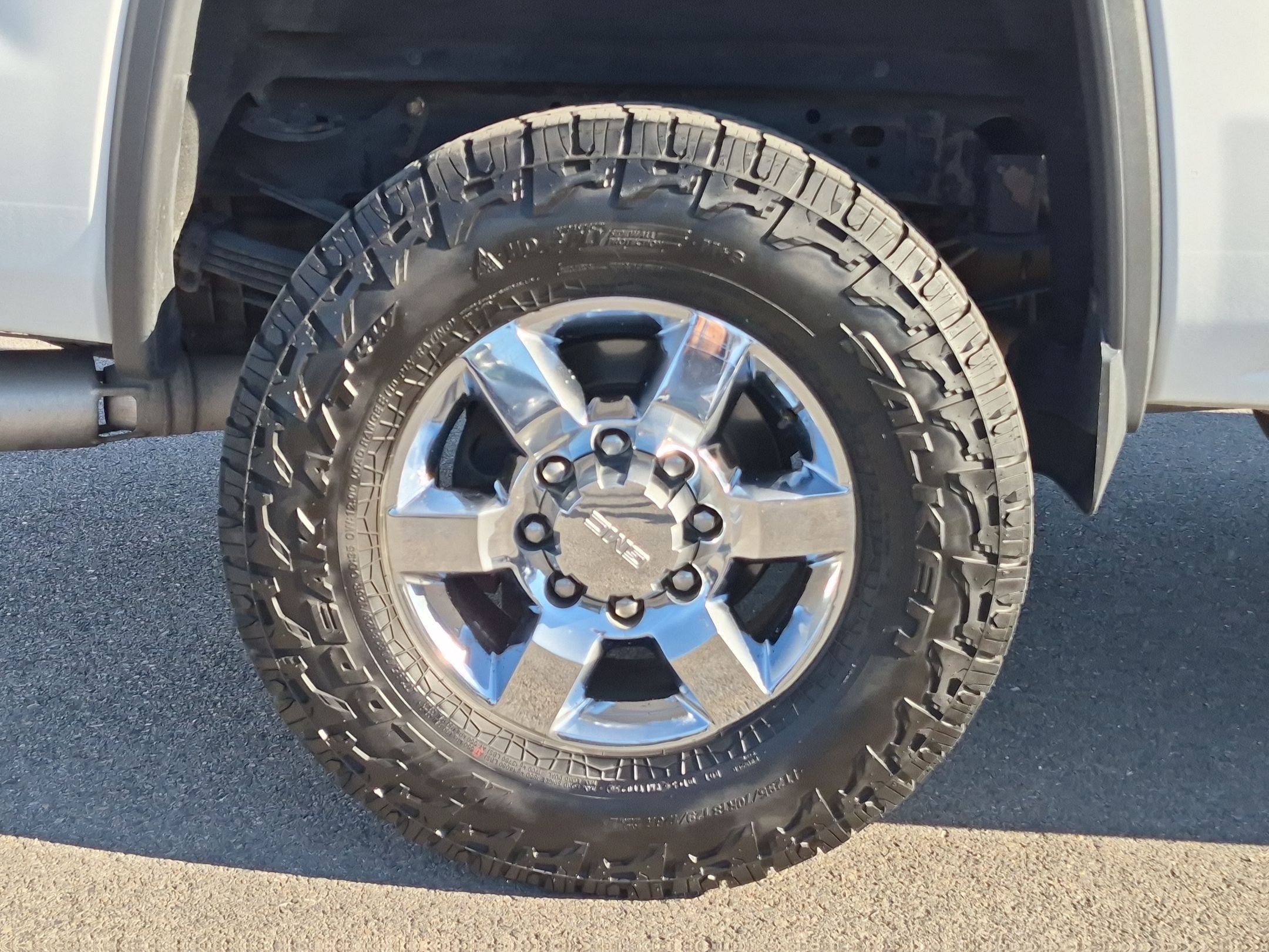 Used 2018 White GMC SLT image 12