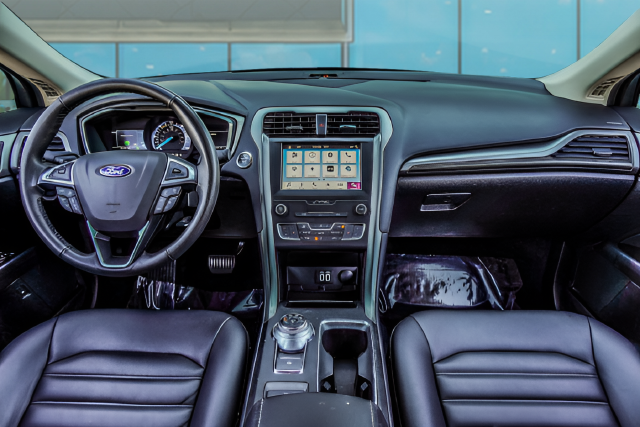 Used 2019 Blue Ford SEL image 9