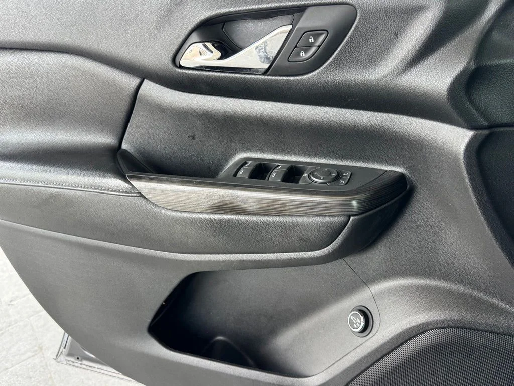 Used 2018 Silver GMC SLT-1 image 37
