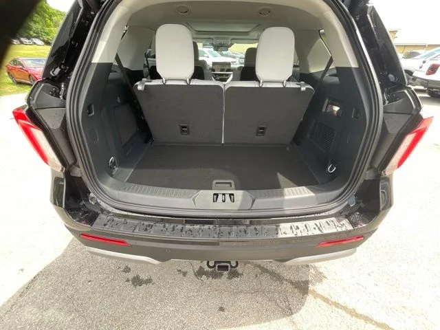 New 2026 Agate Black Metallic Ford Platinum™ image 17