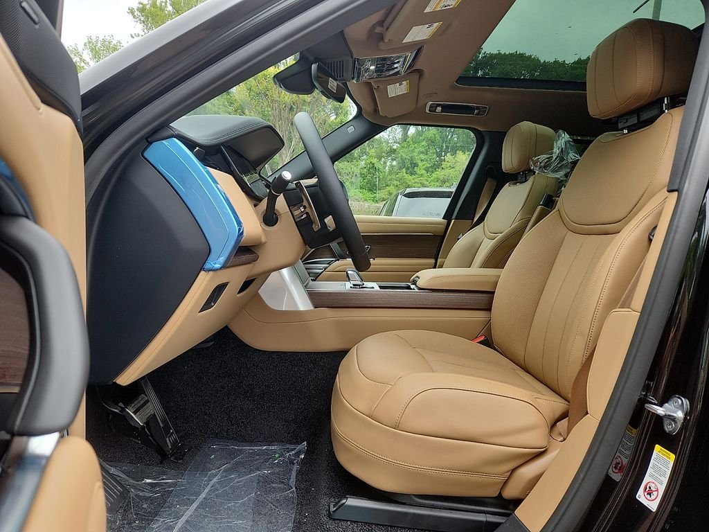 New 2026 Santorini Black Land Rover SE image 6