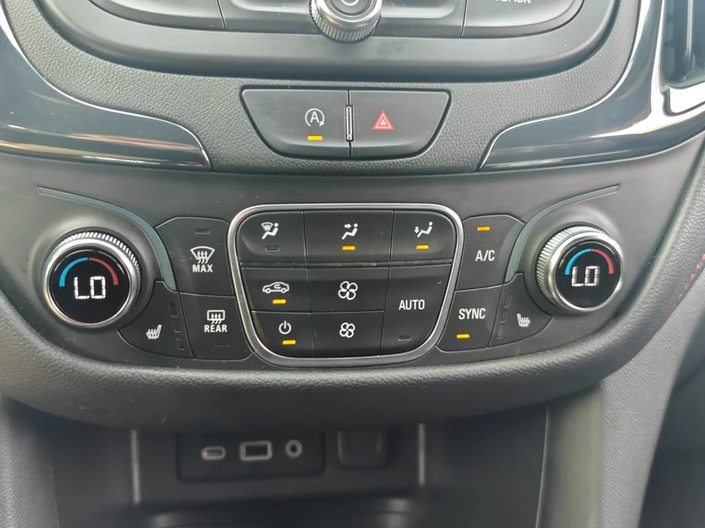 Used 2022 Summit White Chevrolet RS image 32