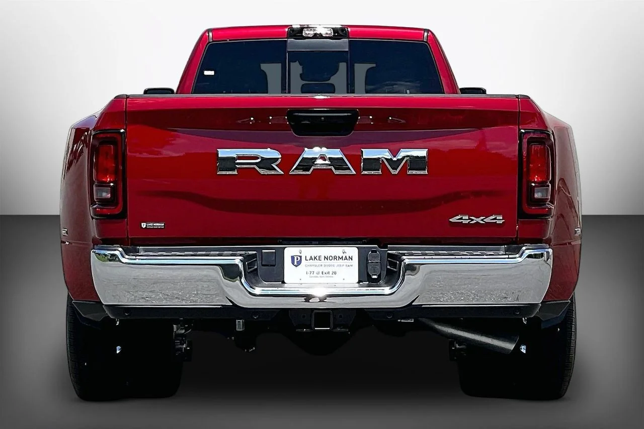 New 2026 Molten Red Pearl-Coat Exterior Paint RAM Tradesman image 7