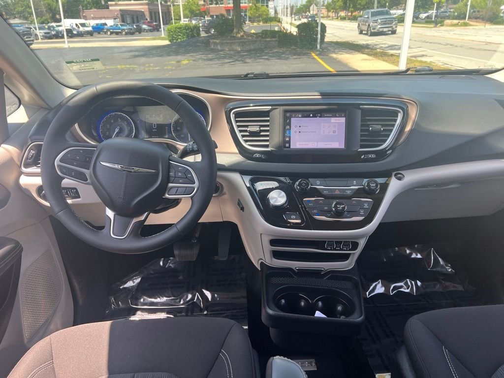 Used 2023 Silver Chrysler LX image 12