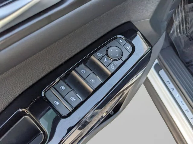 New 2026 Everest White Pearl TriCoat Nissan Platinum image 16