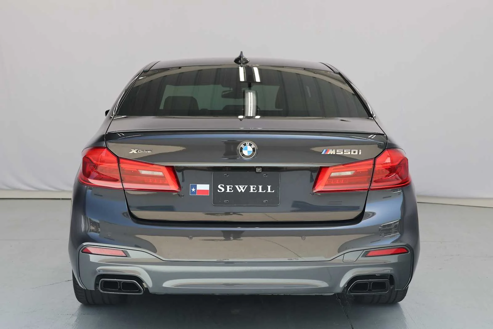 Used 2020 Dark Graphite Metallic BMW M550i xDrive image 10