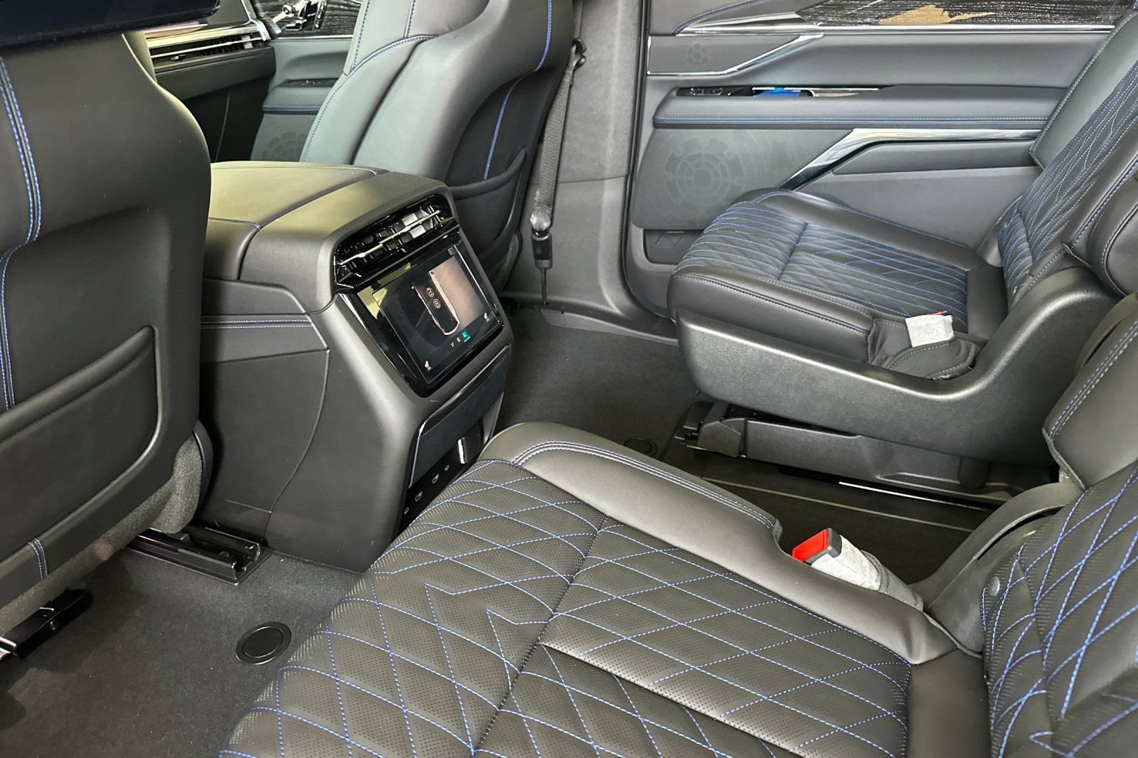 2025 Cadillac Escalade IQ Sport 1 - Photo 12