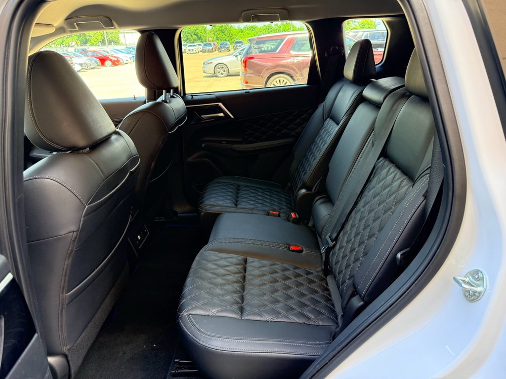 Used 2024 White Diamond Mitsubishi SEL image 24