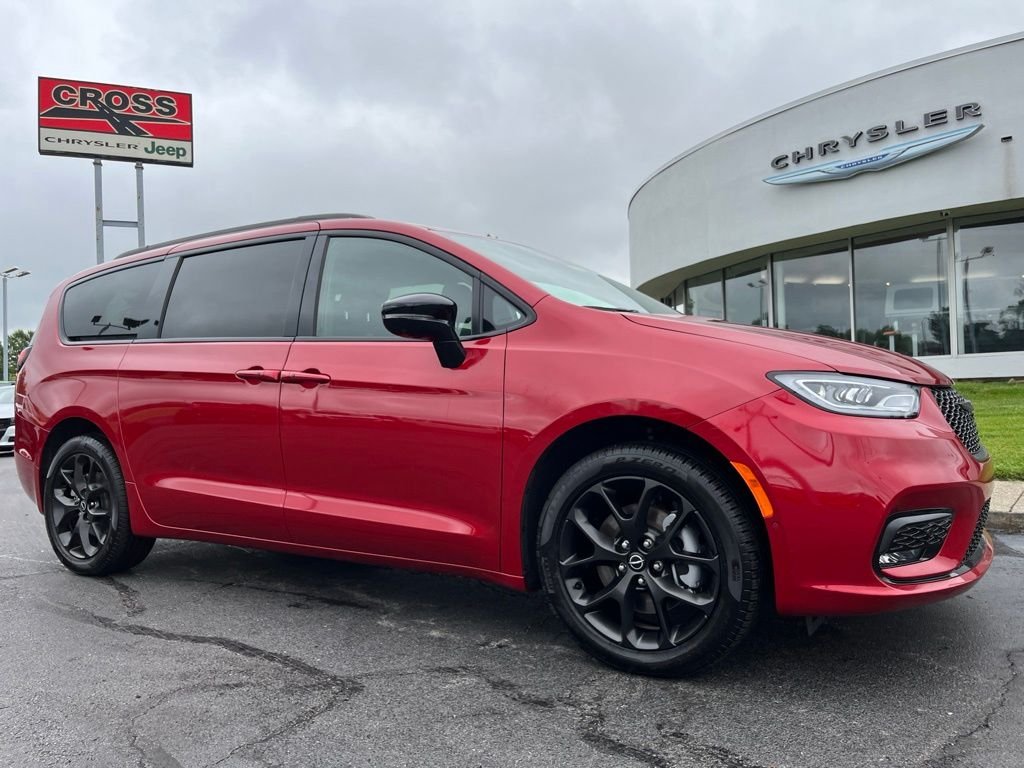 Used 2026 Red Chrysler Limited image 43