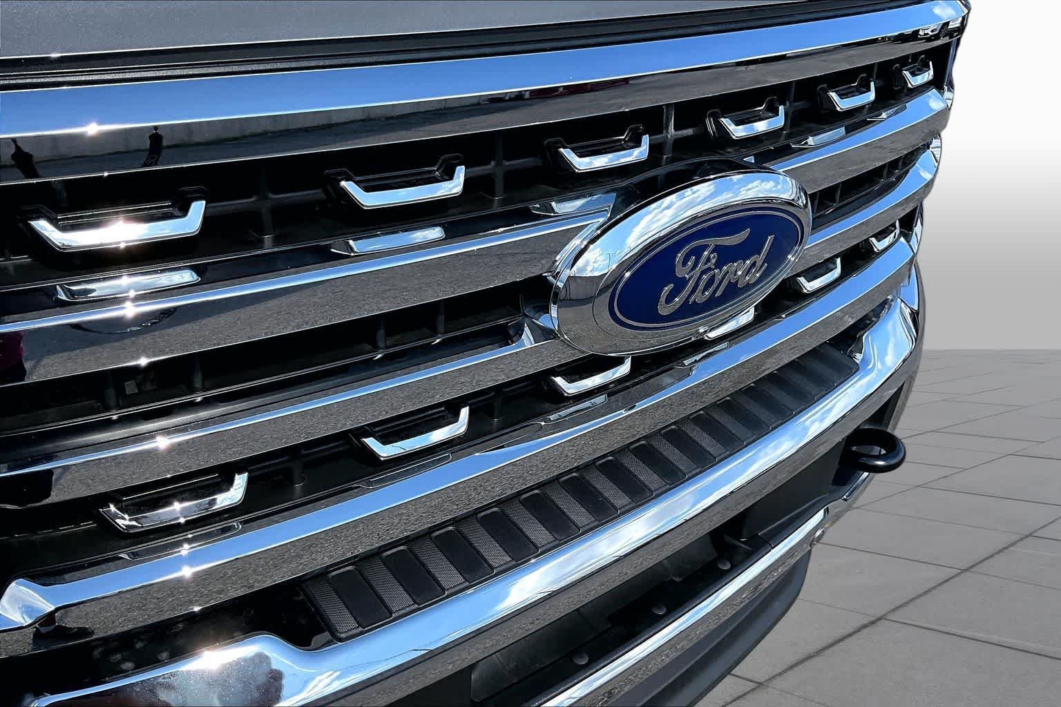 Used 2023 Iconic Silver Metallic Ford LARIAT image 27
