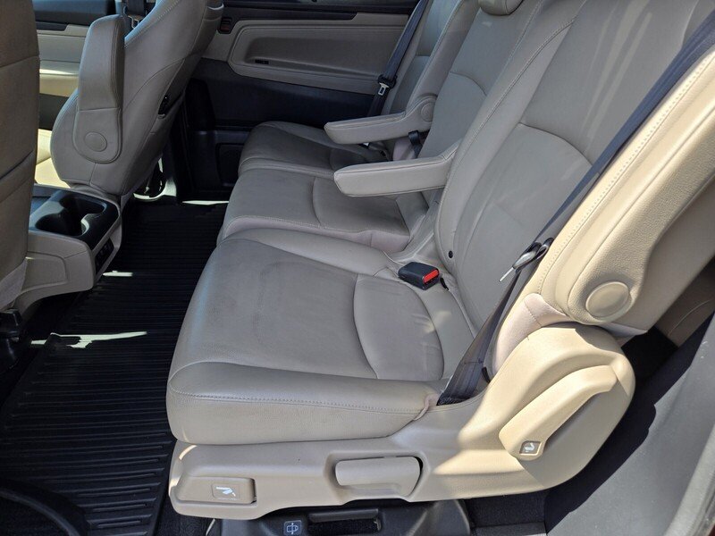 Used 2018 Deep Scarlet Pearl Honda EX-L AUTO image 11