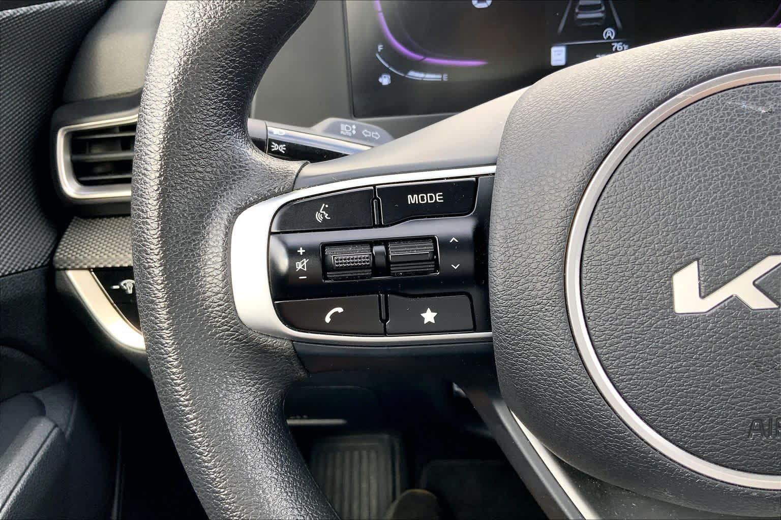 Used 2025 Everlasting Silver Kia LX image 24