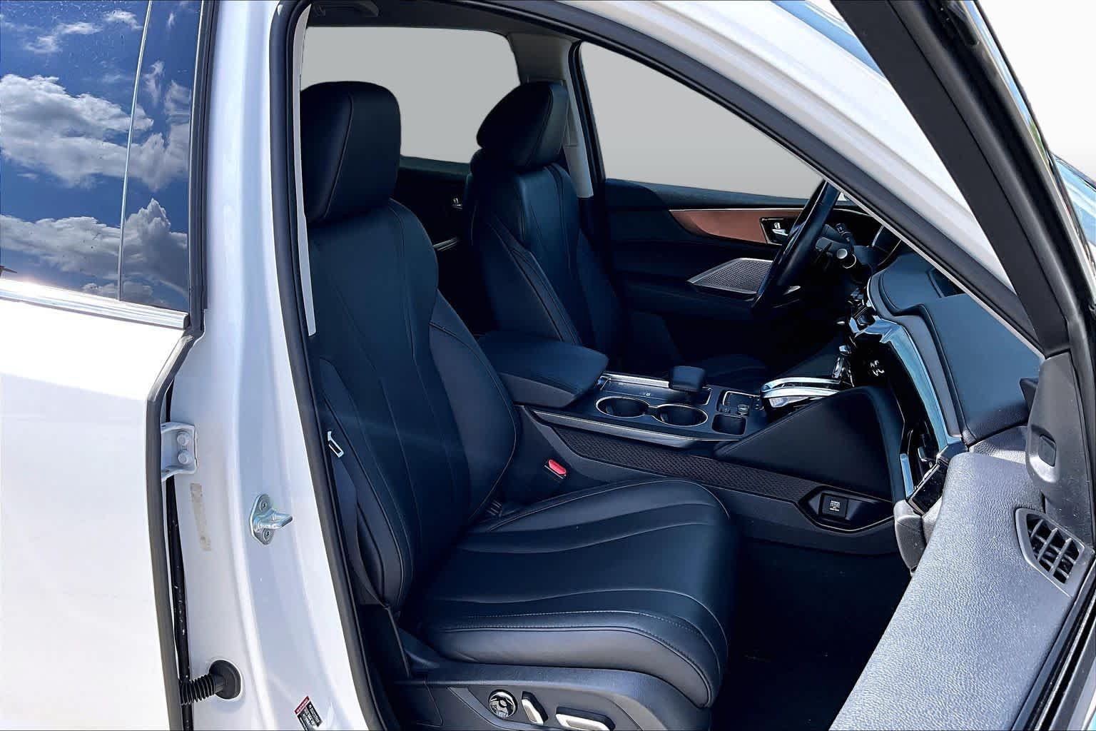 Used 2022 Platinum White Pearl Acura  image 9