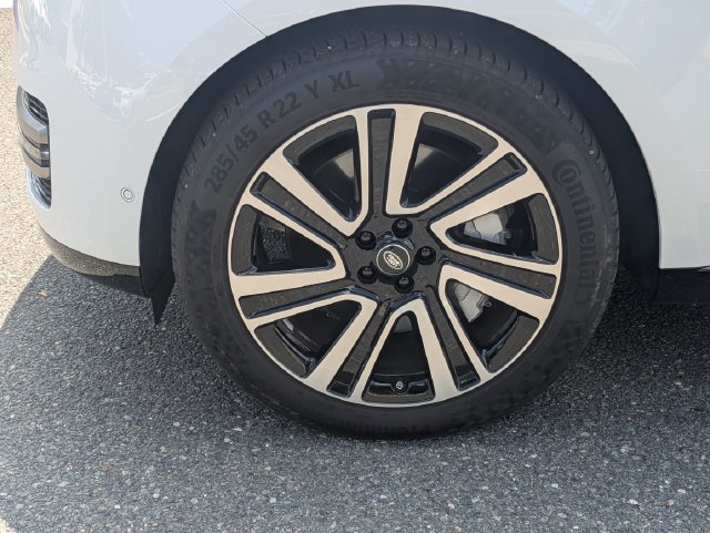Certified Used 2023 Fuji White Land Rover SE image 8