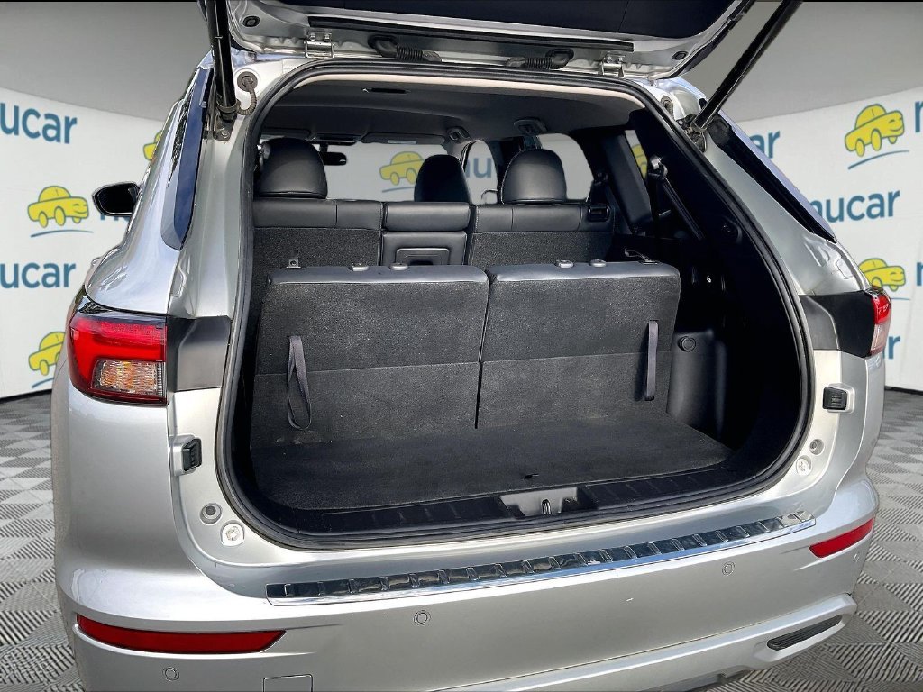 Used 2024 Silver Mitsubishi SE image 35