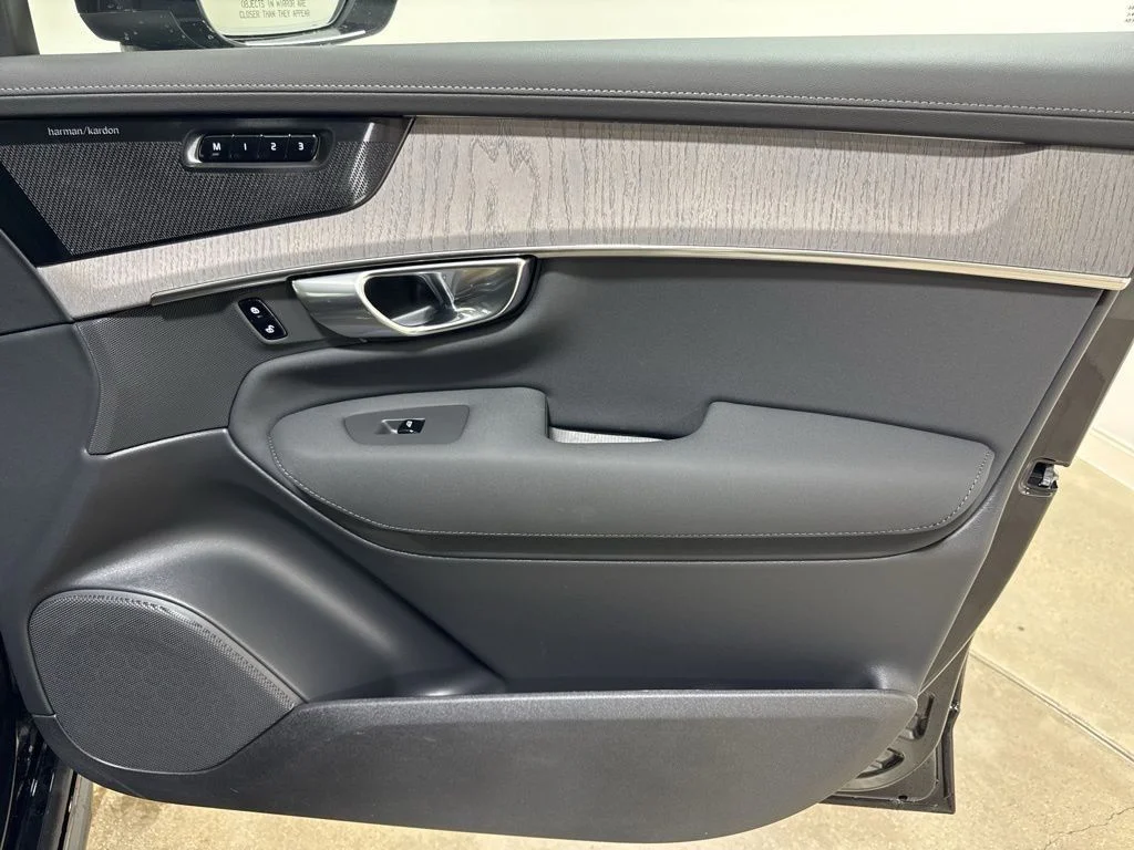 New 2026 Onyx Black Metallic Volvo T8 Ultra image 27