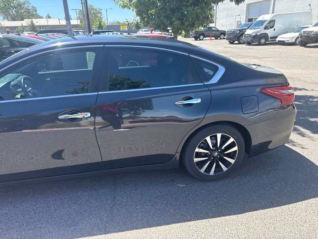 Used 2018 Blue Nissan 2.5 SL image 9
