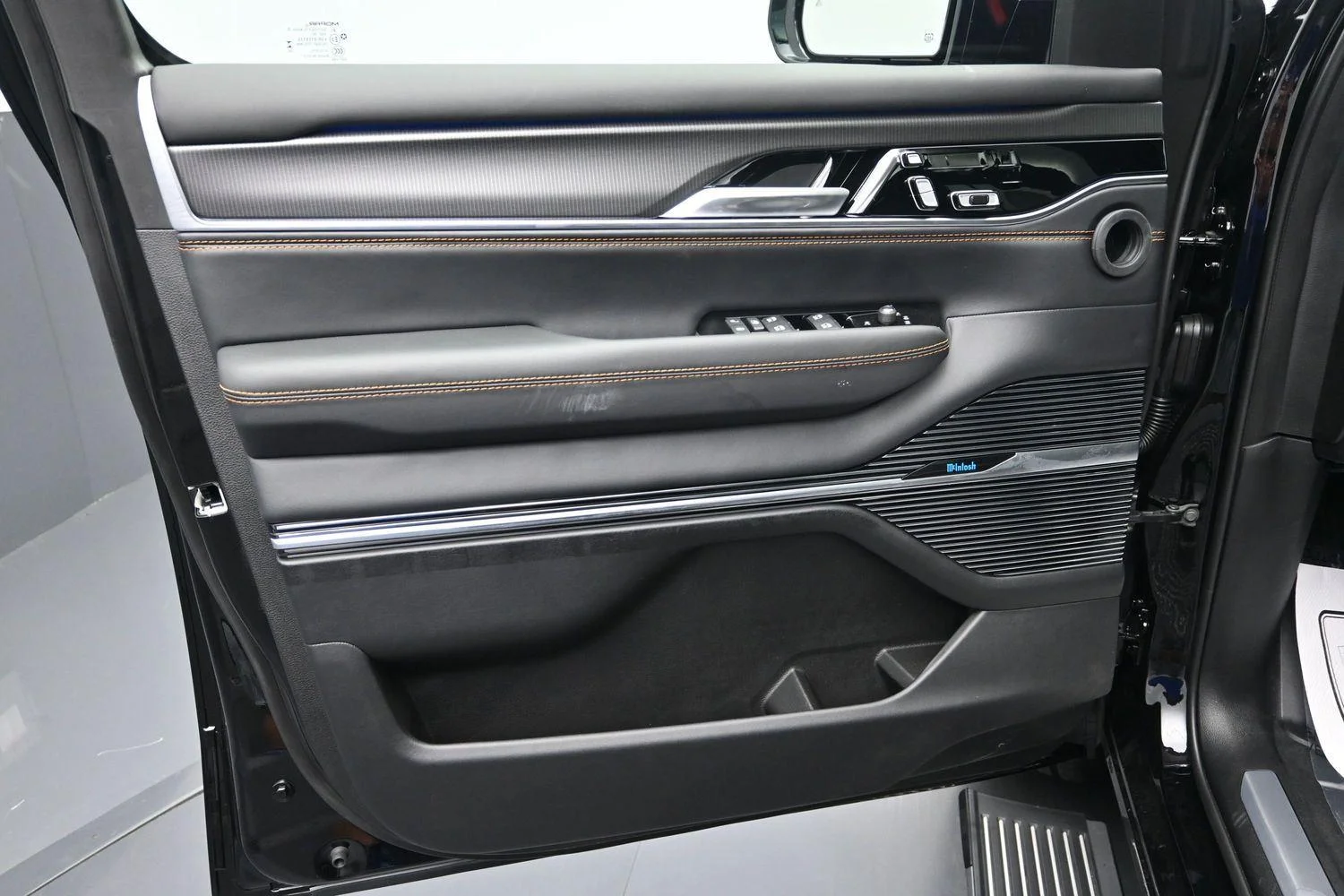 New 2026 High Gloss Black Jeep Summit Reserve image 18