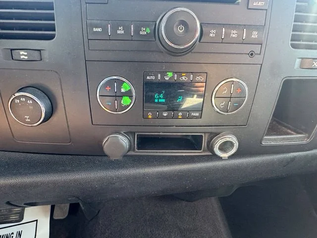 Used 2007 White Chevrolet LT image 33