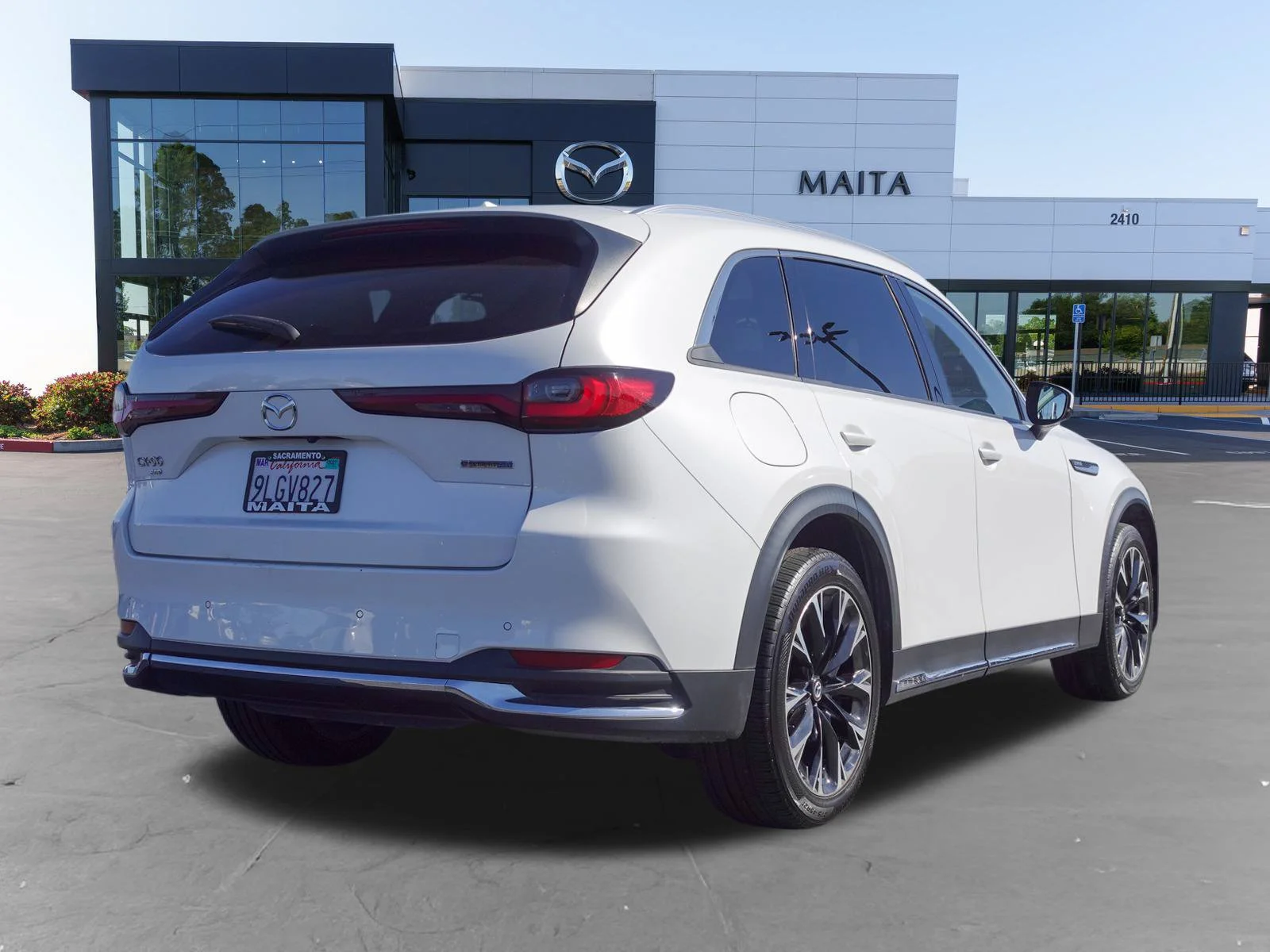 Certified Used 2024 White Mazda Premium Plus image 4