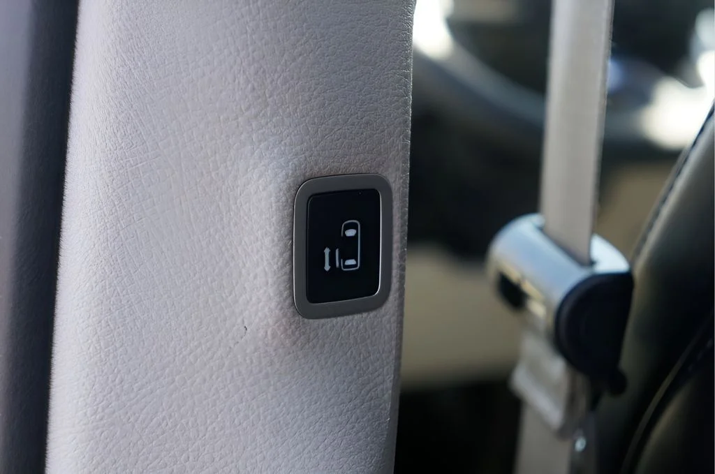 Used 2024 Diamond Black Chrysler Touring L image 12