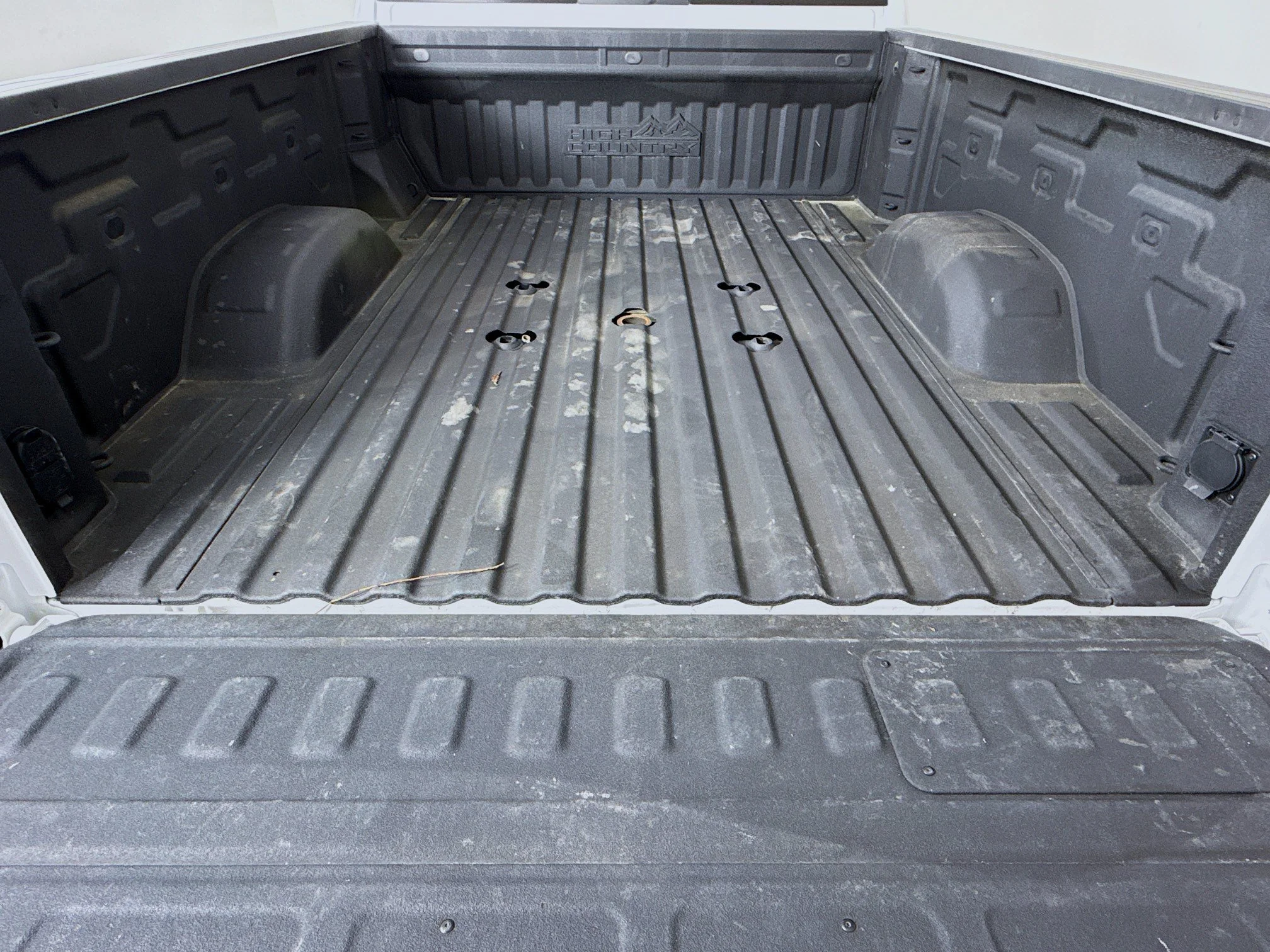 Used 2023 Iridescent Pearl Tricoat Chevrolet High Country image 29