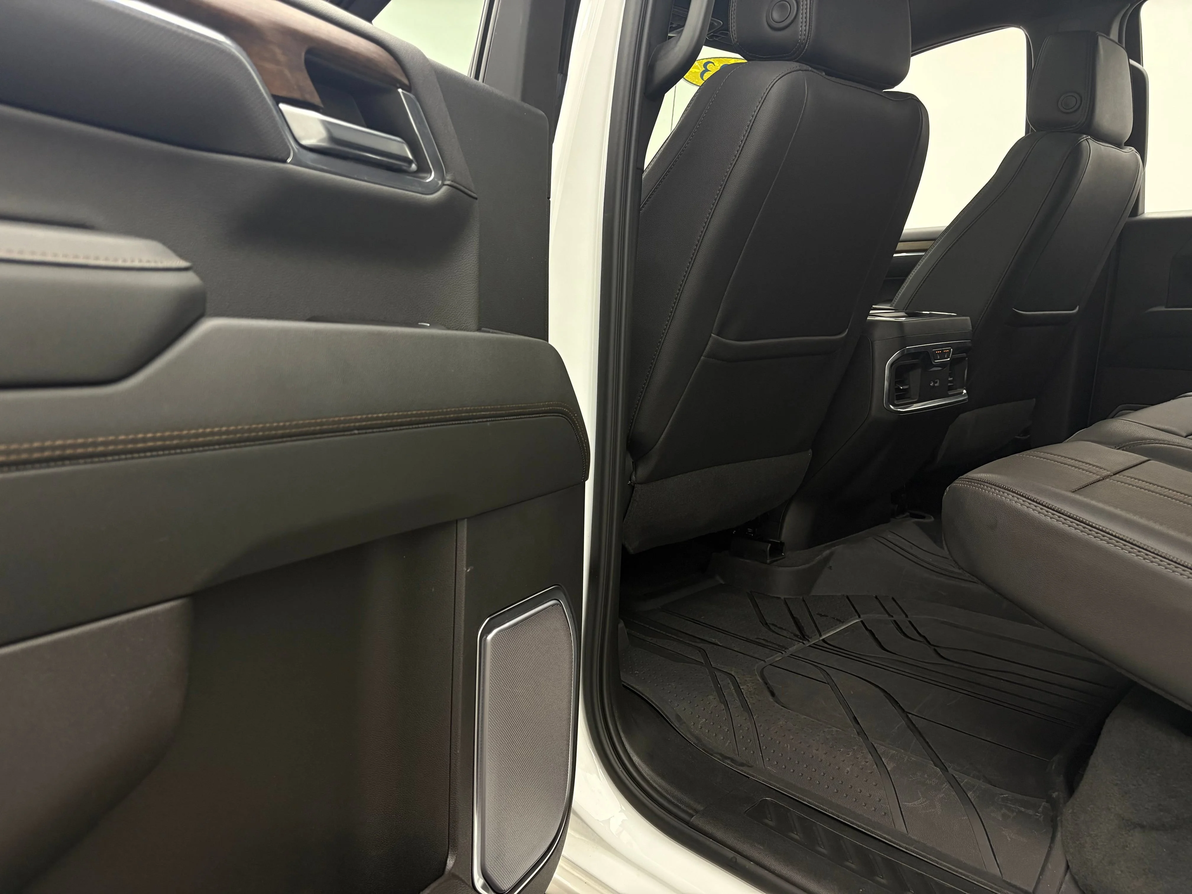 Used 2023 IRIDESCENT PEARL TRICOAT Chevrolet High Country image 44