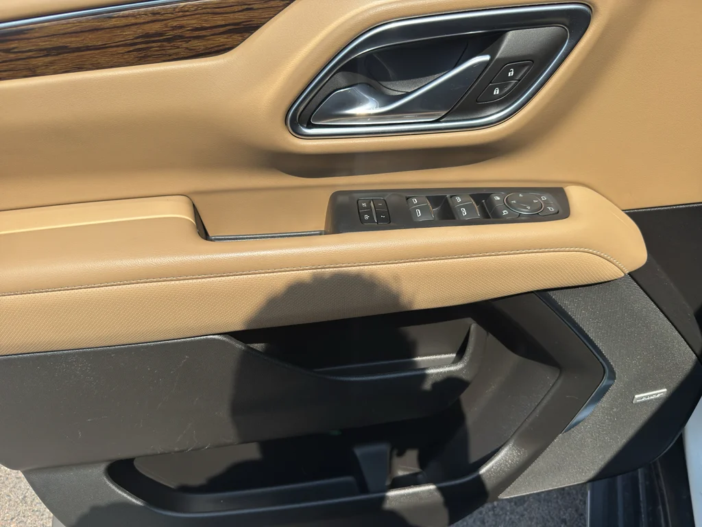 Used 2023 Iridescent Pearl Tricoat Chevrolet Premier image 25