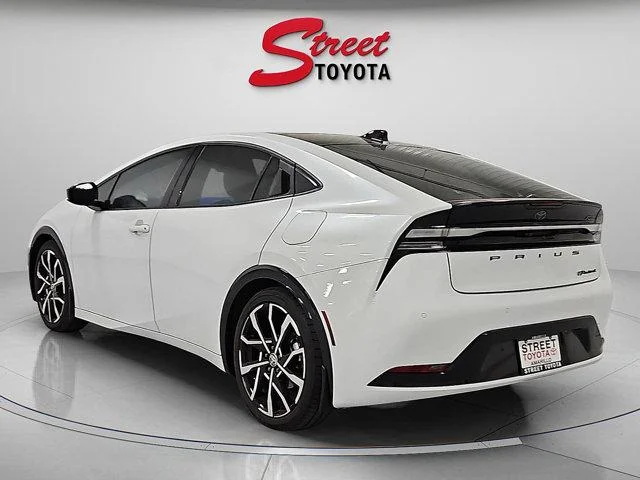Certified Used 2023 PLATINUM WHITE PEARL MC. Toyota  image 2