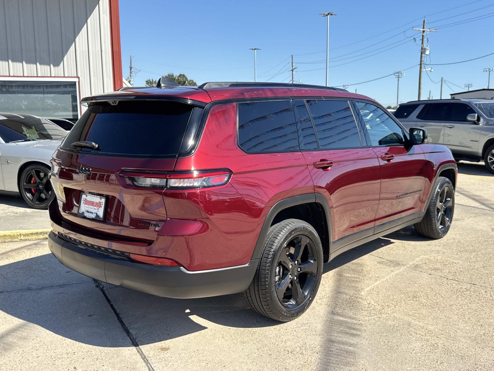 Used 2025 Velvet Red Pearlcoat Jeep Limited image 7