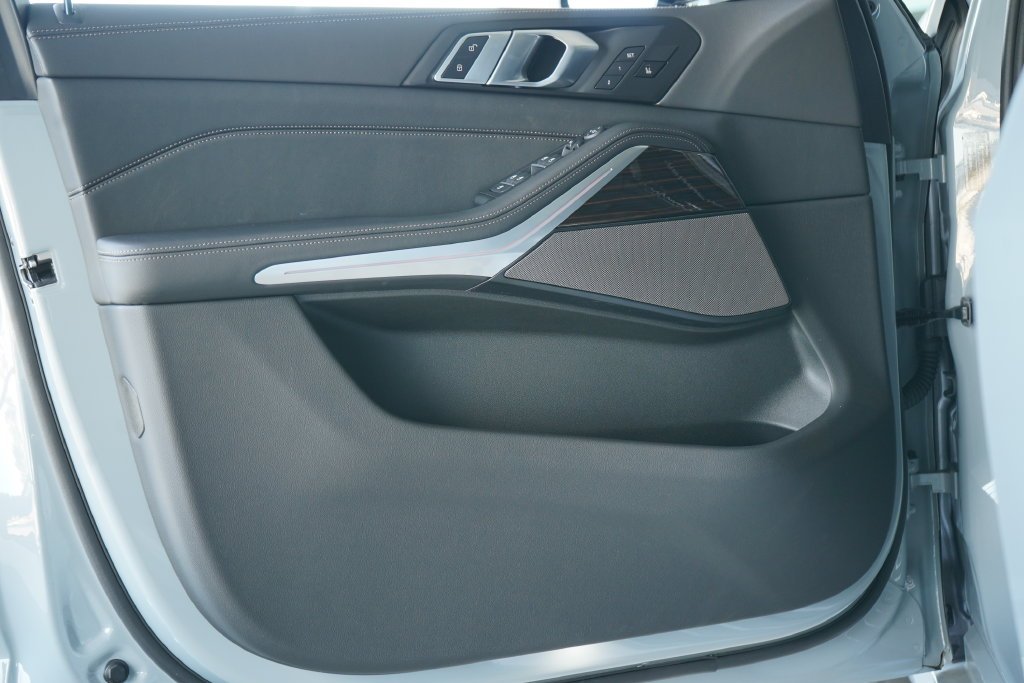 Used 2026 Brooklyn Grey Metallic BMW sDrive40i image 10