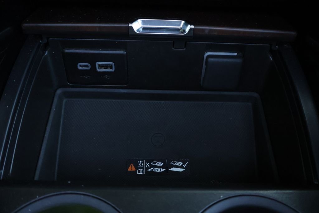 2024 GMC Yukon Denali Ultimate - Photo 25