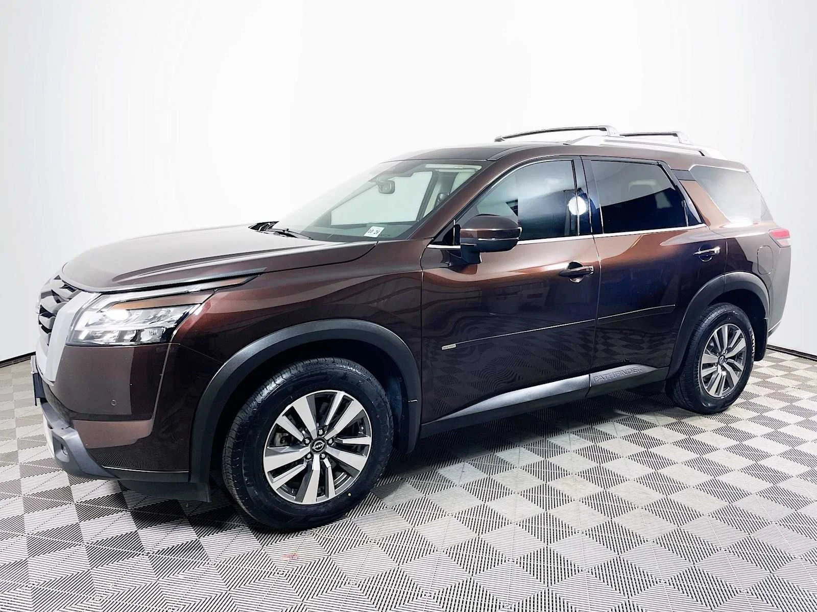 2022 Nissan Pathfinder SL 4WD's photo
