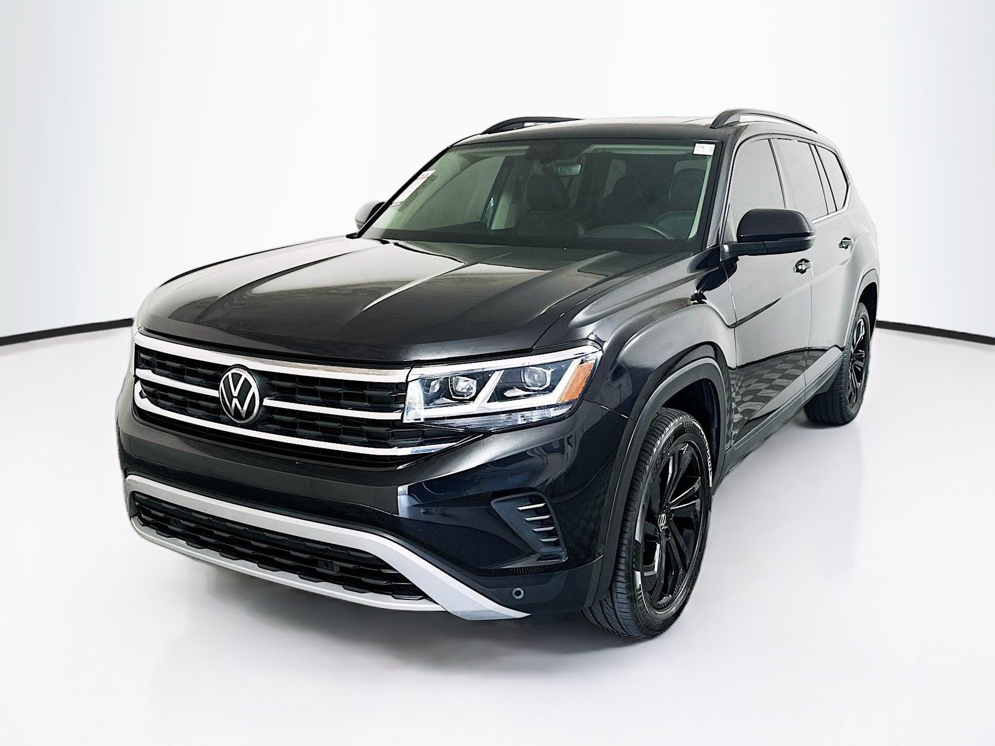Used 2022 Black Volkswagen 2.0T SE w/Technology image 7