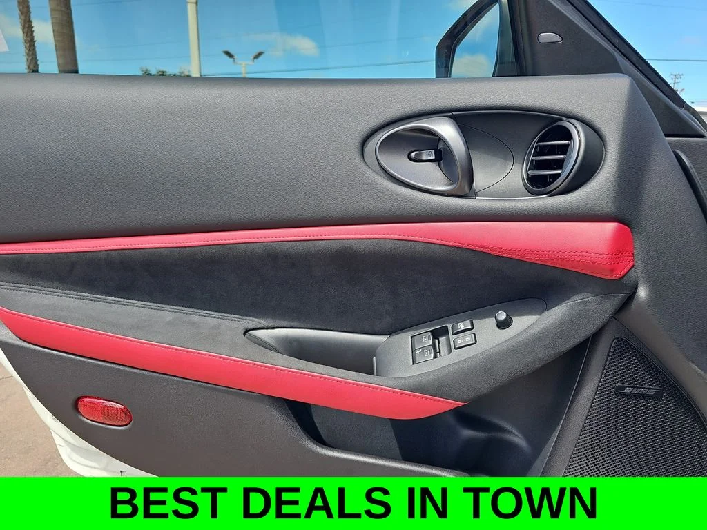 Used 2025 White Nissan Performance image 26