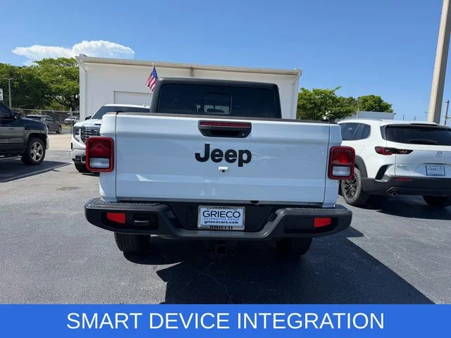Used 2022 White Jeep Altitude image 6
