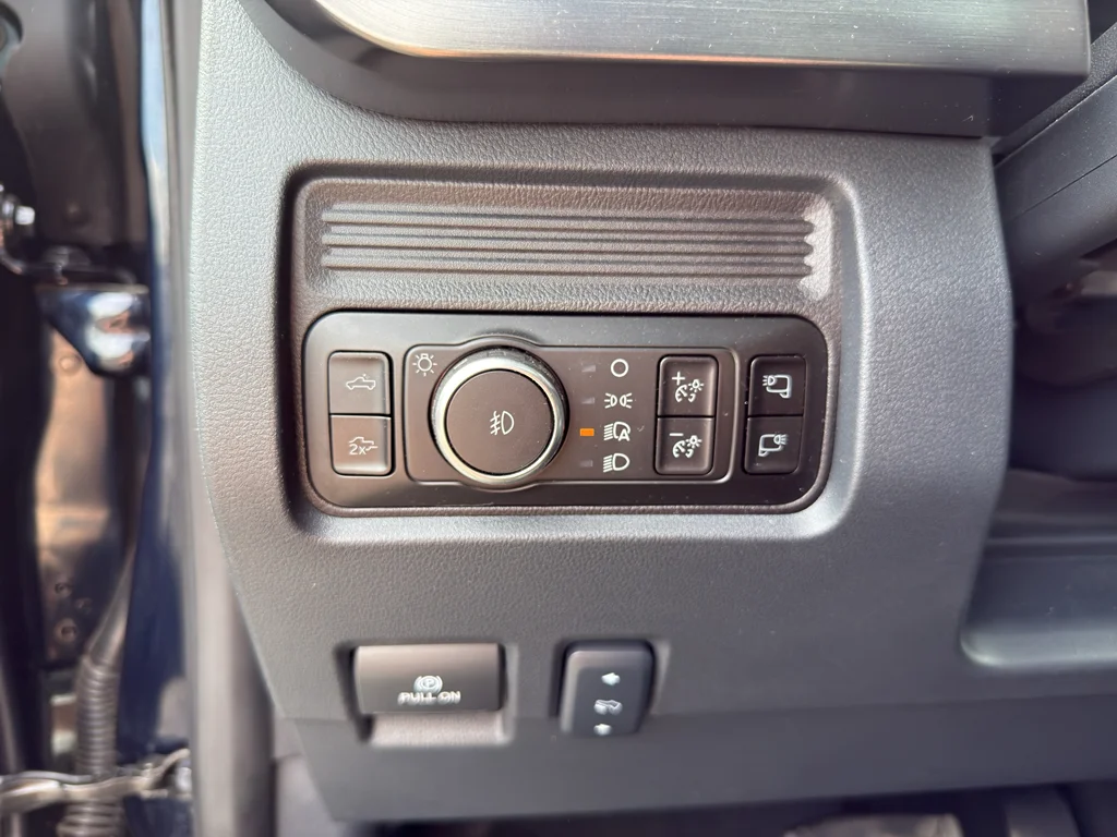 Used 2025 Antimatter Blue Metallic Ford LARIAT image 23